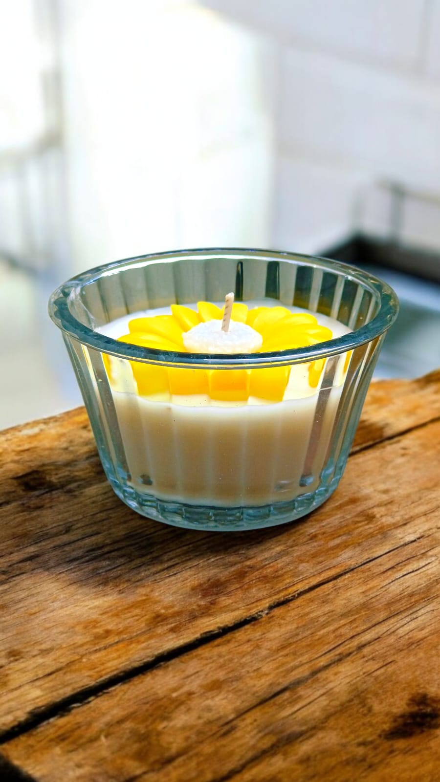 Femmora Handmade Floral Yellow Daisy Candle – Off-White Soy Wax in Glass Jar