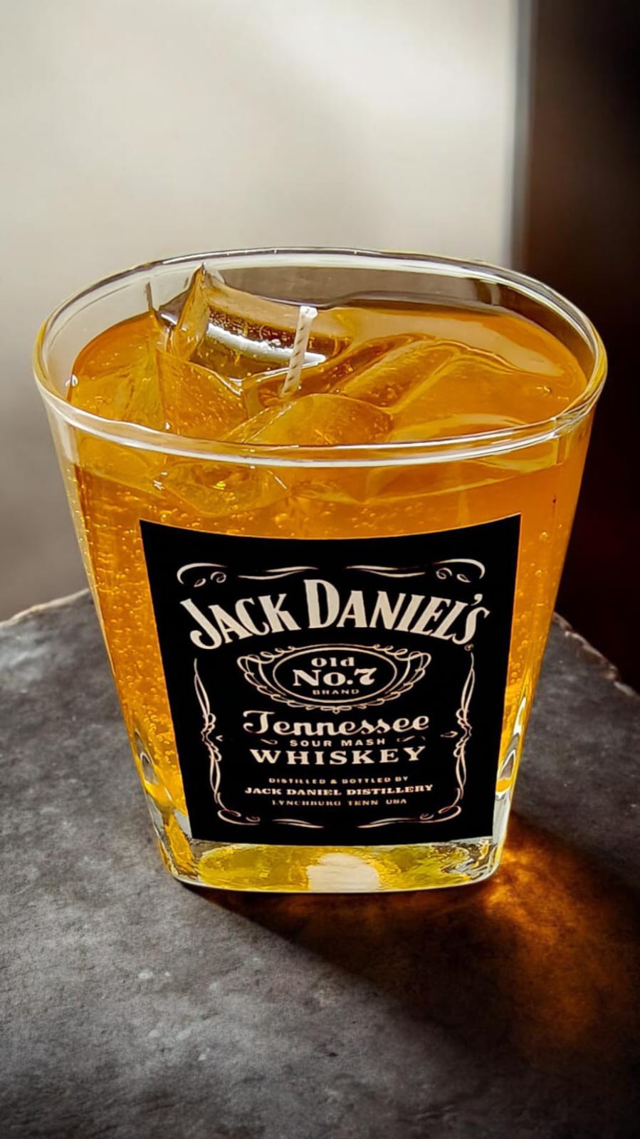 luxury-whiskey-gel-scented-candle