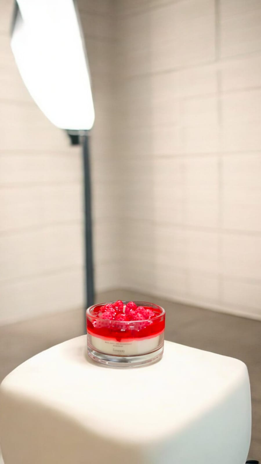 Femmora melting raspberrysoy candle